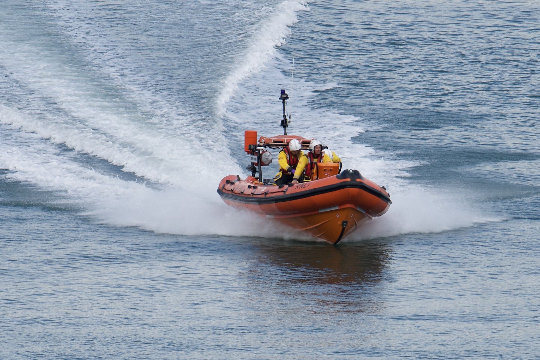 RNLI Dart Atlantic 75 on her way to search for missing paddleboarder