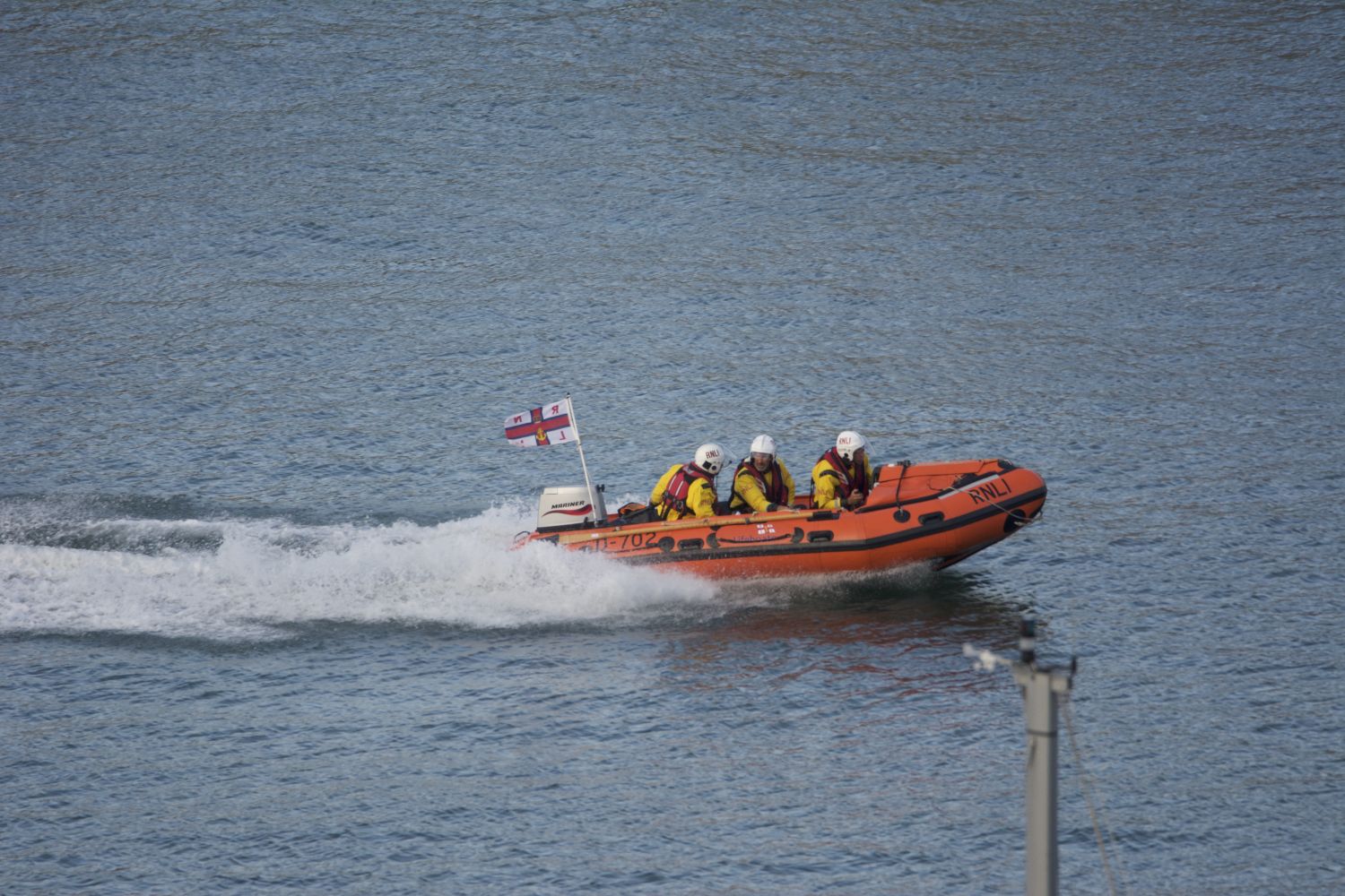 RNLI Dart D class responds to call to a man overboard